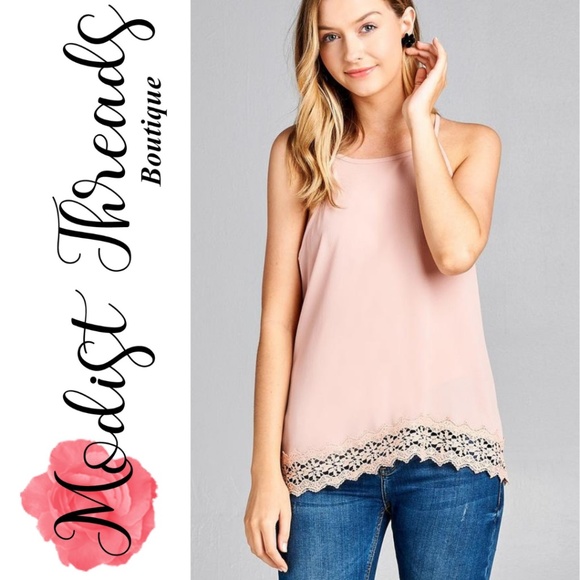 ⚡️Sale⚡️ Halter Neck W/Button Crochet Lace Hem - Picture 1 of 4